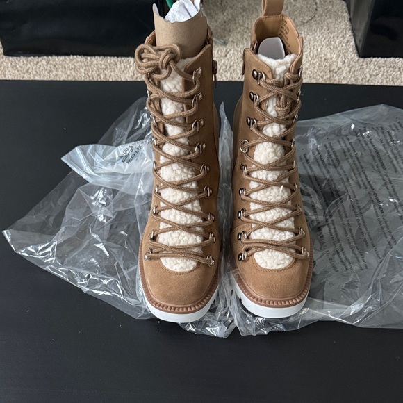 Stylish Brown Lace-Up Women's Boots - Picture 1 of 2
